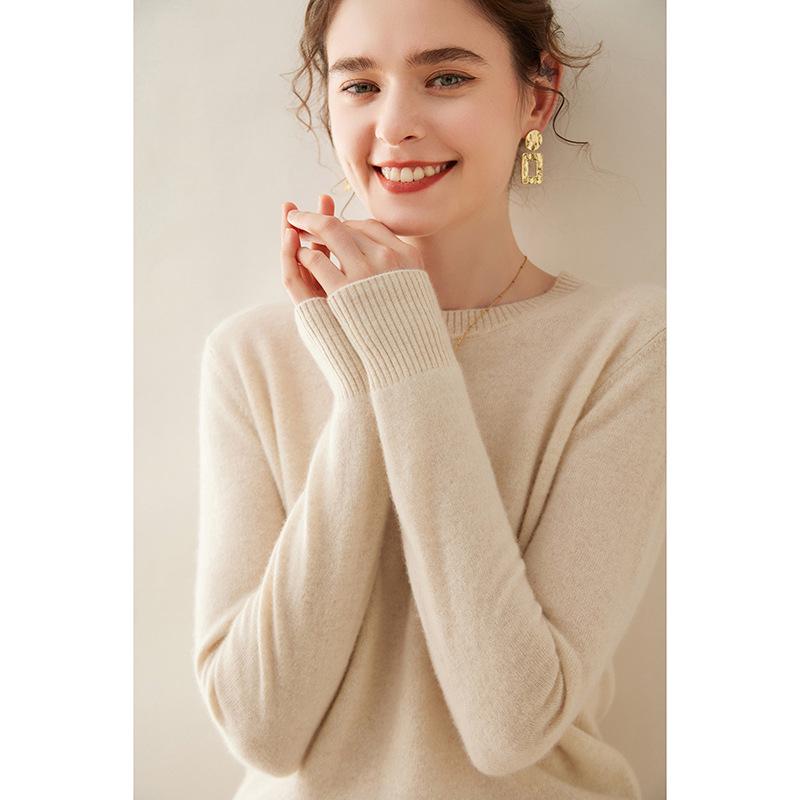 Women's Soft Cashmere Sweater - Warm, Casual Knit, Long Sleeve, Round Neck, Perfect for Autumn/Winter