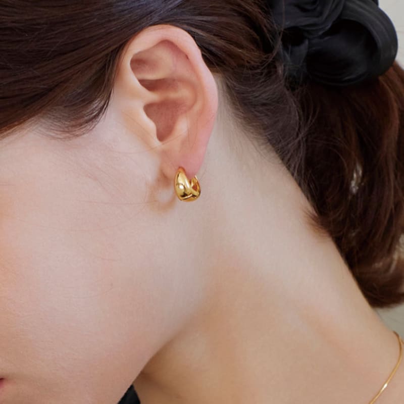 

dmoment Maeve One-Touch Earrings (14k gold plated) Gold (jewelry ribbon box + shopping bag package)