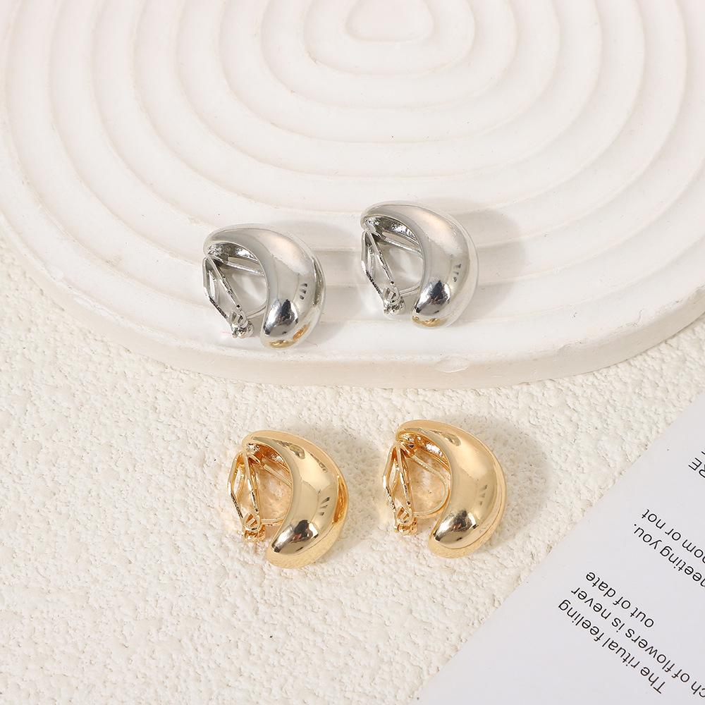 Eleganckie kolczyki klipsy w kształcie francuskiej kropli wody: Modny, Gładkie Wykończenie dla Kobiet