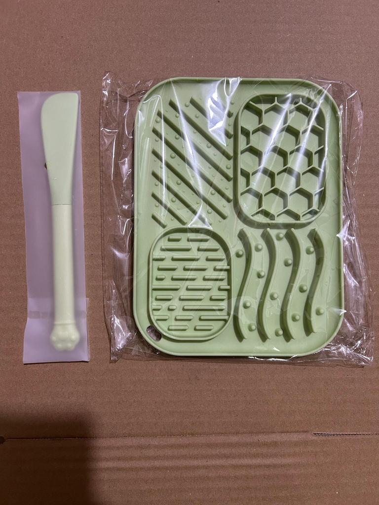 New pet slow food mat dog bowl meal mat slow food bowl silicone pet mat dog licking mat
