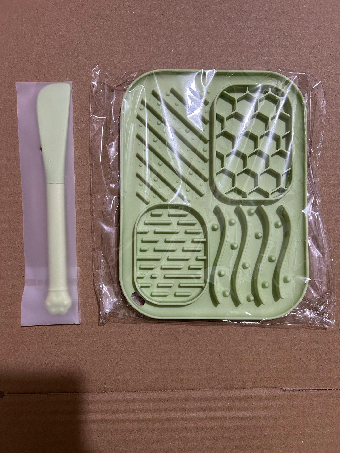 New pet slow food mat dog bowl meal mat slow food bowl silicone pet mat dog licking mat