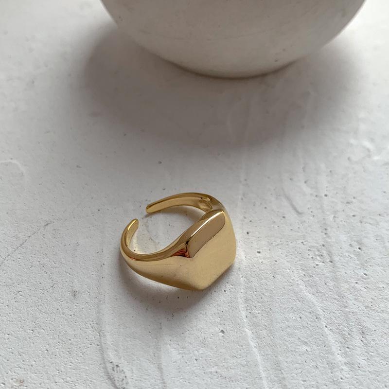 Trendy Retro Square Ring: Exaggerated Minimalist Design for Women, Copper Plated with Real Gold