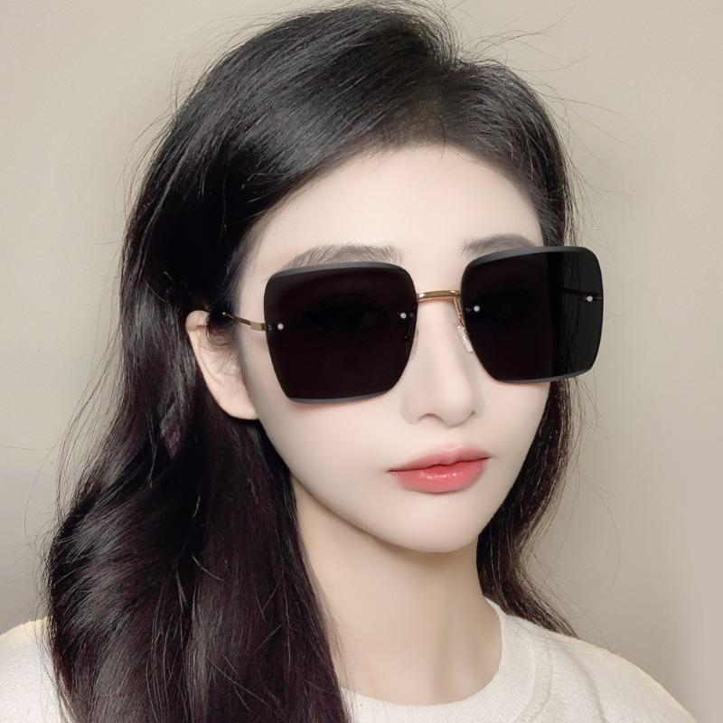 Vintage Retro Rimless Square Sunglasses Women Stylish Frameless Square Sun Eyeglasses Female Shades Classic Gradient Color Glasses UV400