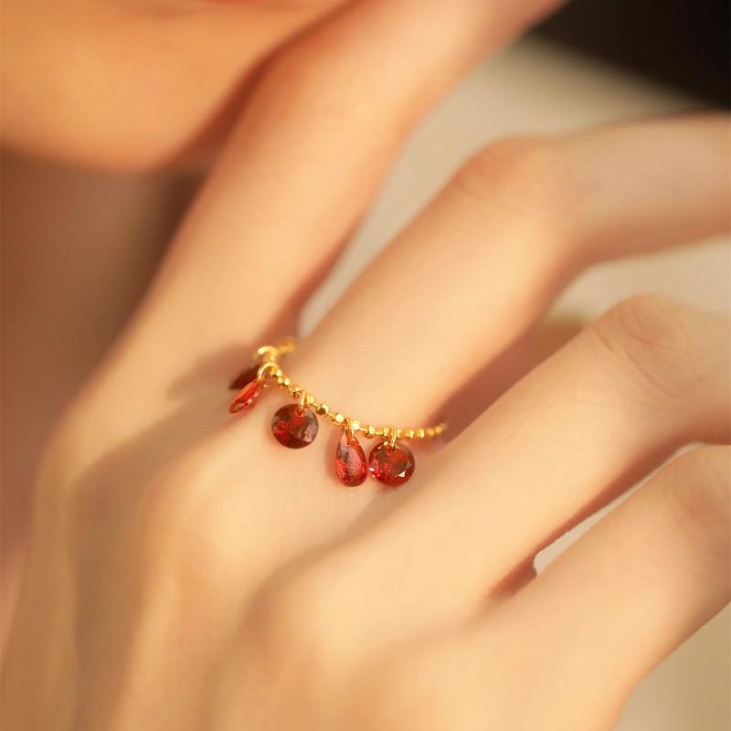 Stylish Elegant And Adjustable Finger Ring For Women With Chic Fringed Design And Modern Appeal