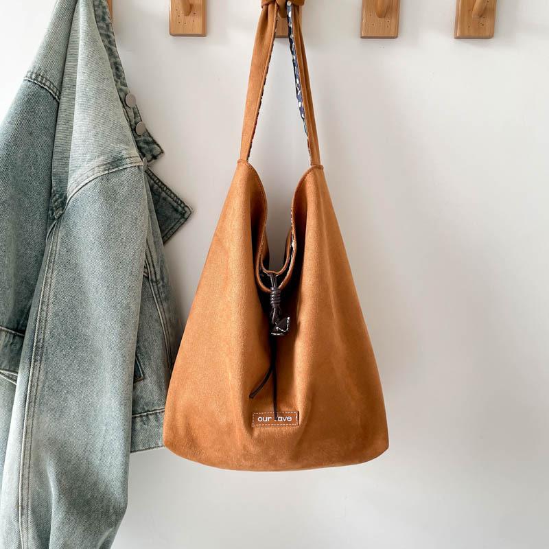 

2025 осень новый национальный стиль цветочная вставка джинсовая сумка ретро леопардовый принт контрастный цвет двусторонняя сумка большой вместимости сумка через плечо жёлтый