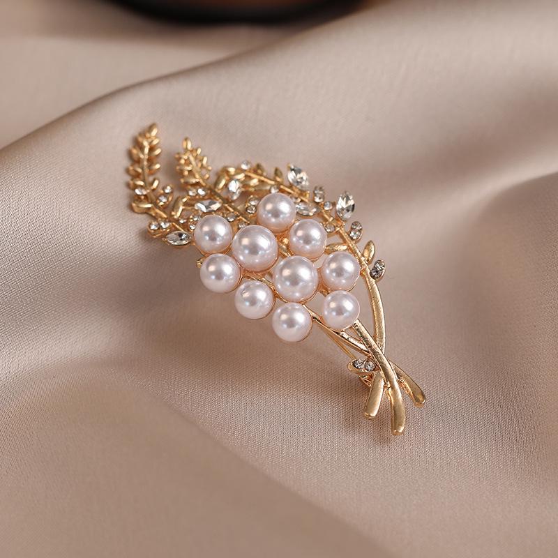 Exquisite High-End Schmetterlingsbrosche für Damenmode - Elegante Corsagen-Nadel & Kleidungsaccessoire