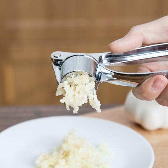 Garlic Press Stainless Steel Garlic Mincer Manual Garlic Crusher Effortless Chopping Tool for Garlic Ginger Nuts