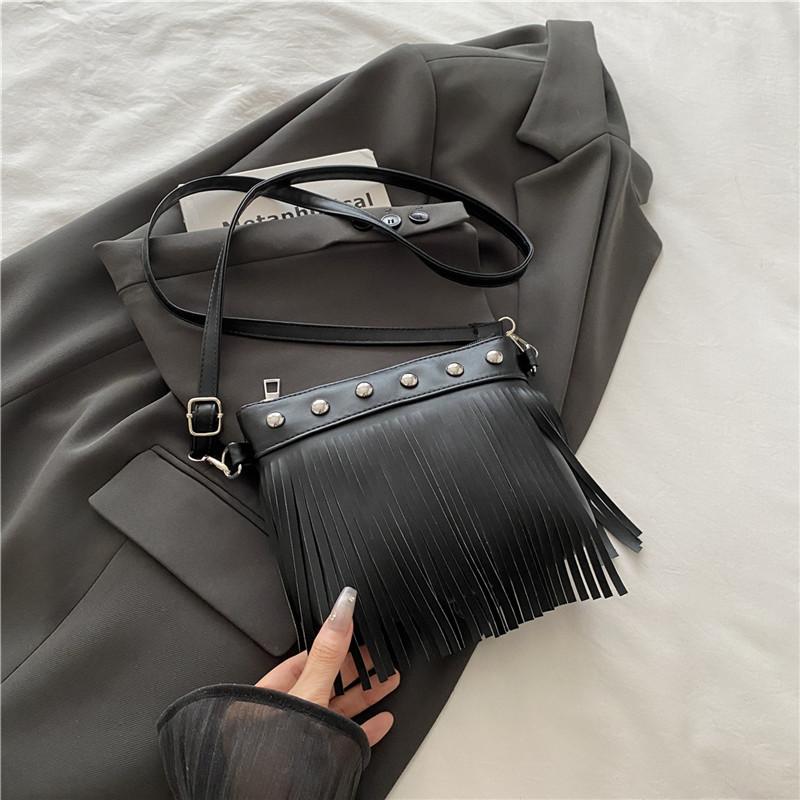 French Retro Fringed Commuter Bucket Bag Women's 2025 Summer New Soft-faced One-shoulder Messenger Fringed Bag