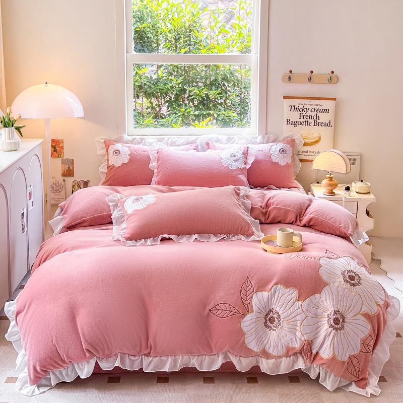 Princess Style Milk Velvet Lace 4-Piece Set: Embroidered Duvet Cover & Solid Color Bed Sheet
