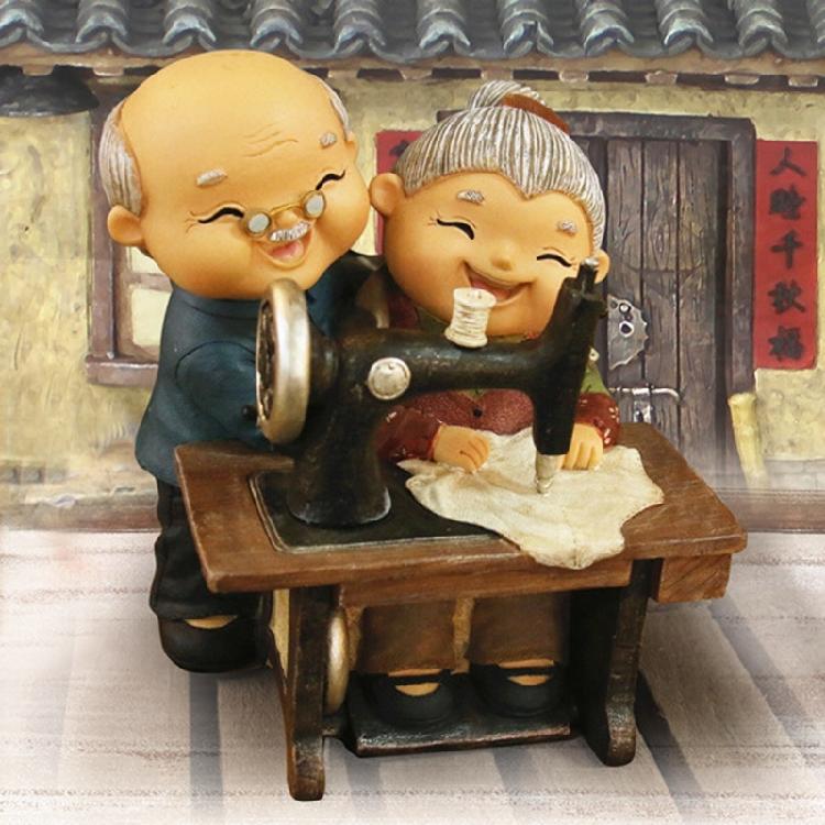 Wedding Home Decors Figurine Elderly Couple Statue Romantics Grandparents Figure Grandma Grandpa Miniature Ornament