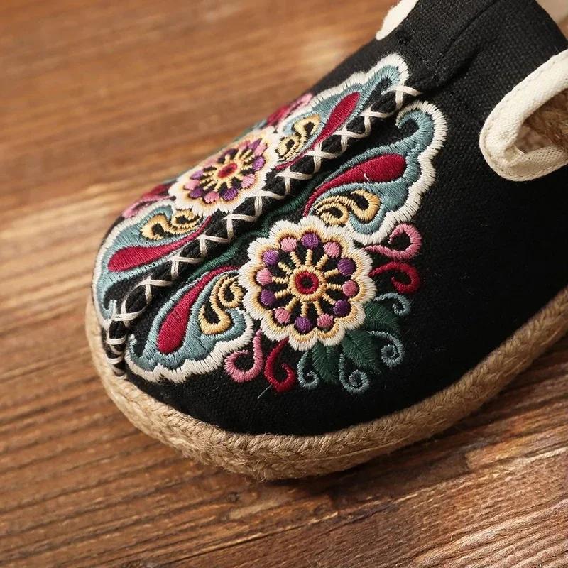 Fashion 2025 Women Casual Linen Handmade Embroidery Mules Flat Slippers Retro Vegan Summer Ladies Canvas Comfortable Espadrille Shoes