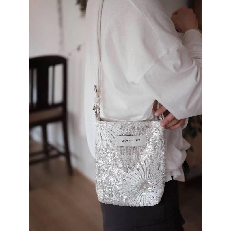 Super fire small daisy sequins single shoulder adjustable shoulder strap mobile phone bag large capacity niche bag