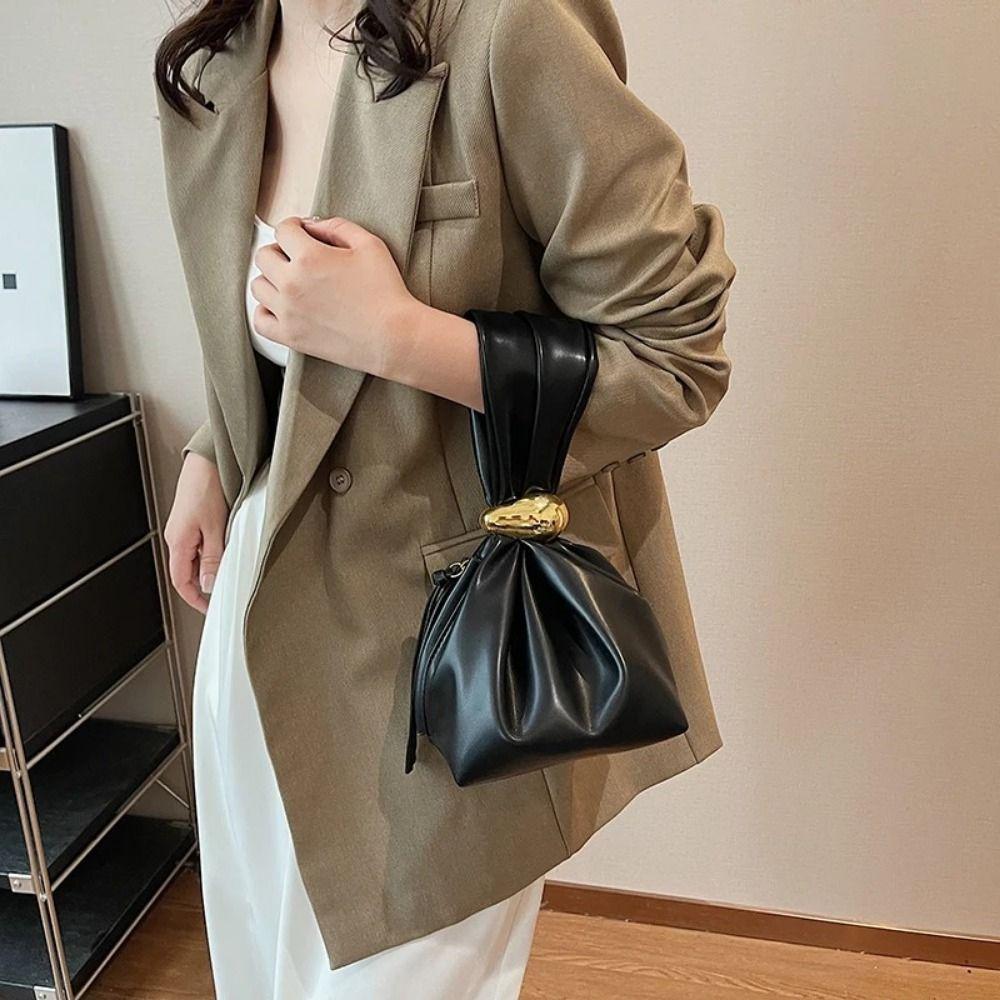 New Fashion Soft Leather Clutch Bag Luxury Designer Retro Mini Bucket Pouch Party Evening Bags Women Pleated Handbag