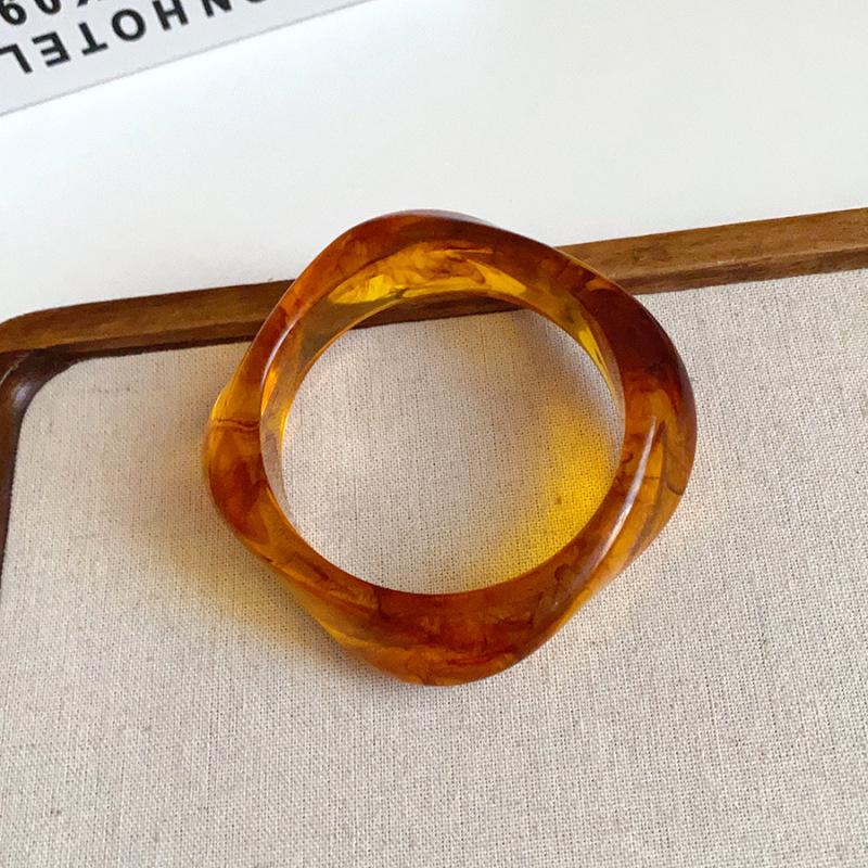 French Geometric Resin Bracelet: Irregular, Retro, Versatile, High-End Fashion Jewelry.