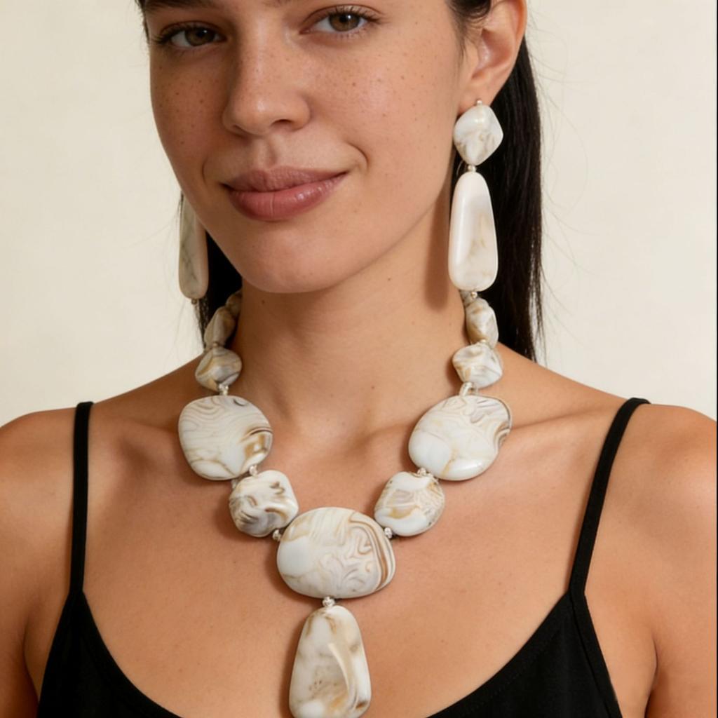 Simple and exaggerated personality, geometric smudge color, irregular quadrilateral beaded splicing necklace, earrings, women's suit.