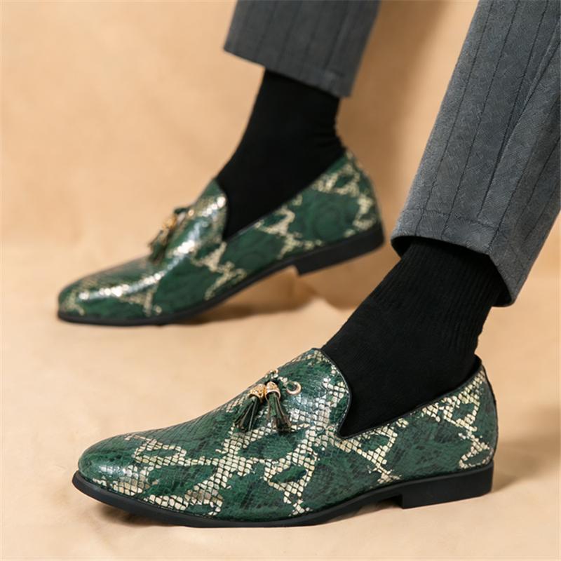 Fashionable New Men's Tassels Flats Shoes Designer Male Black Green Loafers Wedding Dress Homecoming Footwear Zapatos Hombre