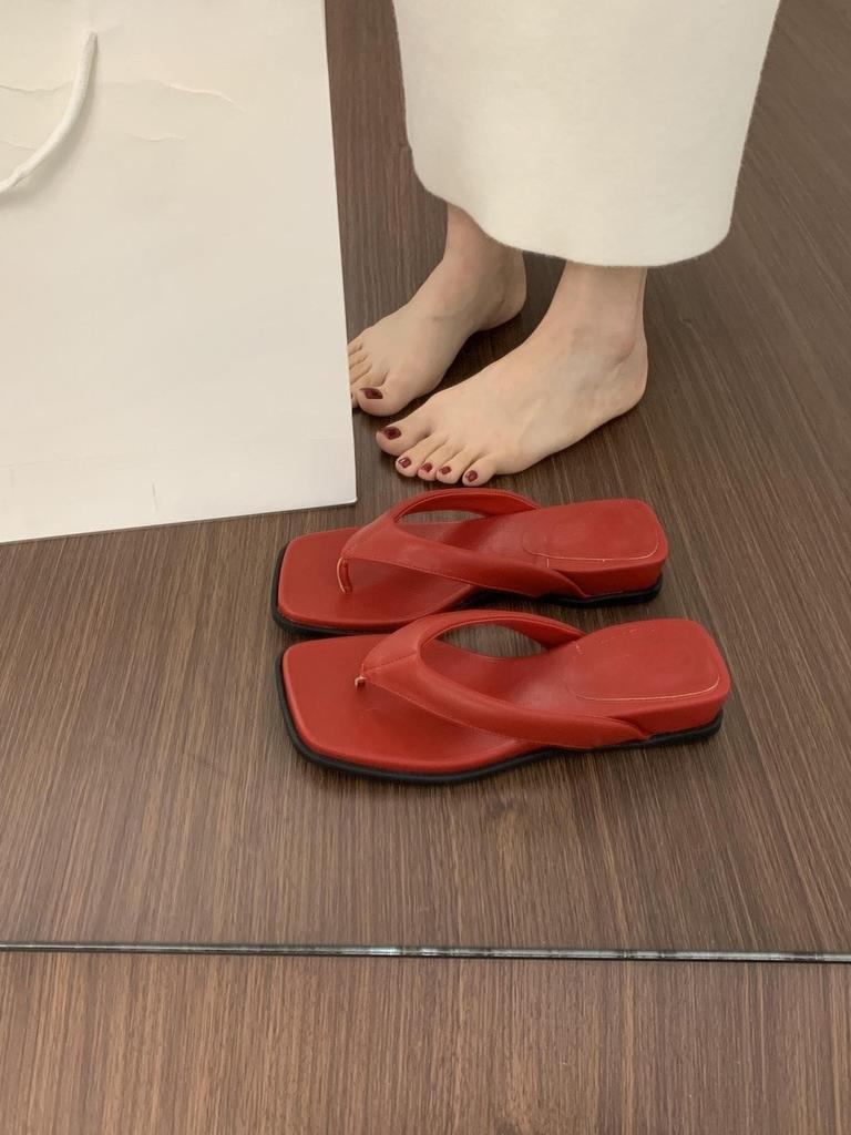 Internet celebrity fairy style thick bottom pinch foot flip-flops versatile not tired foot small slope heel French beautiful slippers female summe