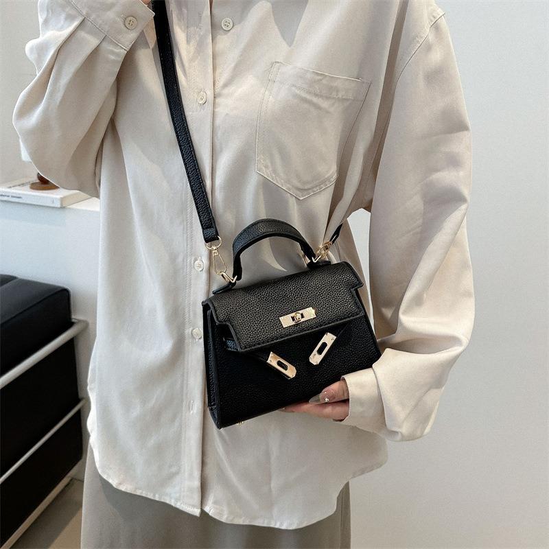 High-end Small Bag Women's Summer New Fashion Shoulder Messenger Bag Portable Fashion Simple Small Square Bag