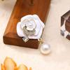 Elegant White Camellia Flower Brooches Pins For Women Beautiful Flower Plant Dressing Clothes Corsage Jewelry Accessories