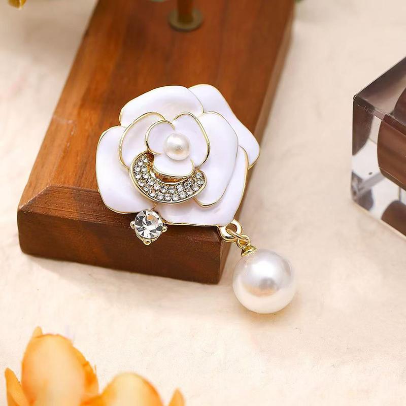 Elegant White Camellia Flower Brooches Pins For Women Beautiful Flower Plant Dressing Clothes Corsage Jewelry Accessories