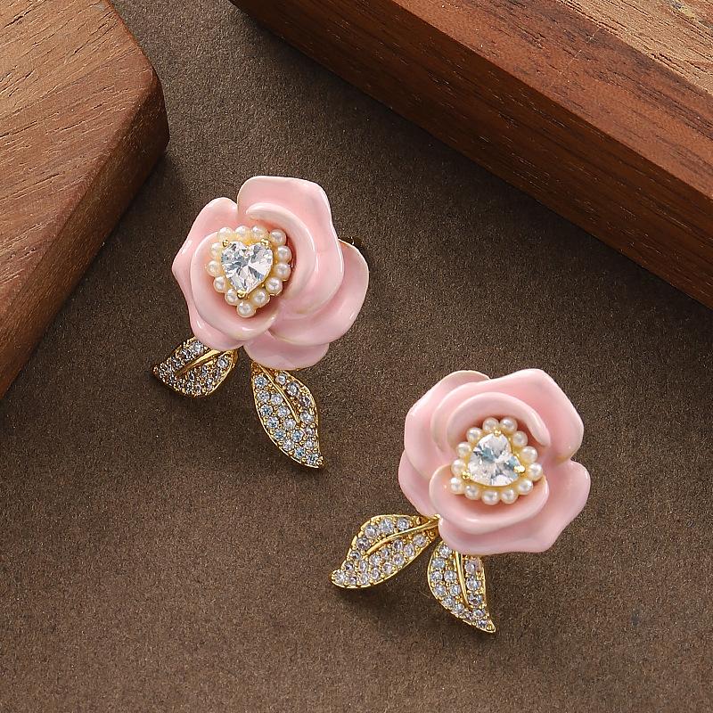 Korean version of super fairy, sweet and delicate three-dimensional diamond-encrusted zircon rose earrings, high-end versatile temperament earrings.