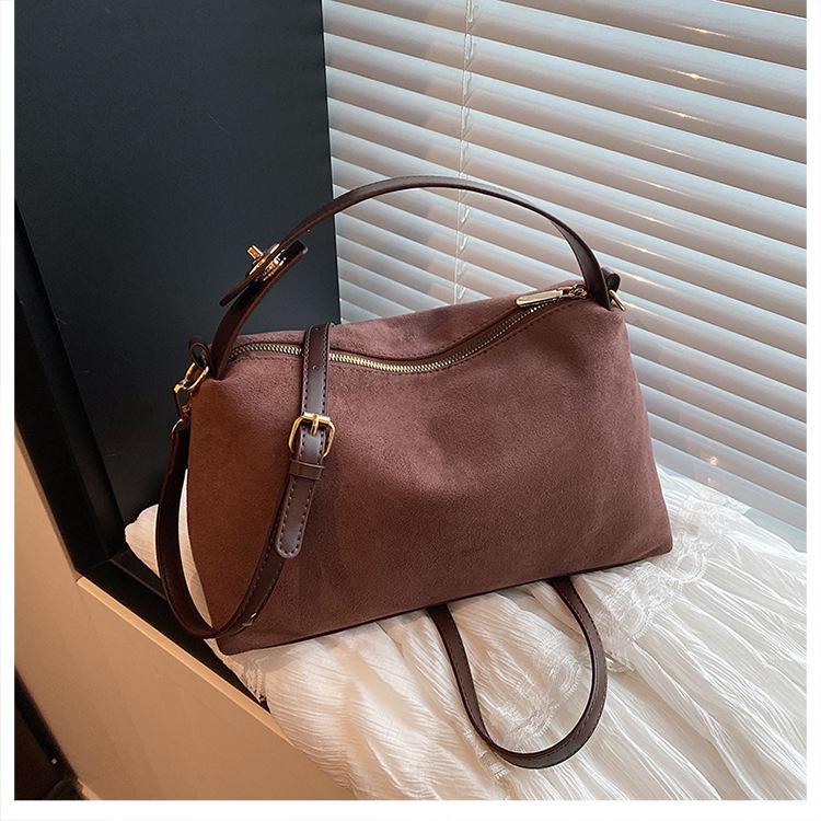 

2025 новая большая сумка женская ретро трендовая модная на плечо подмышку сумка большой вместимости универсальная для поездок на работу редкая сумка-подушка