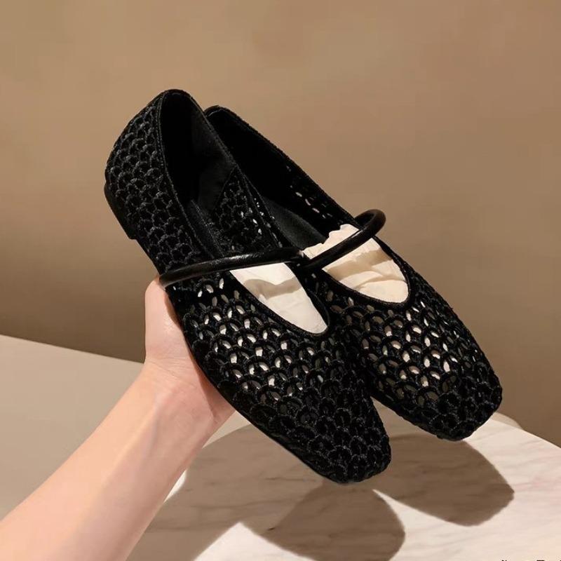 

New Women s Shoes Square-toed Perforated Breathable and Versatile Beach Shallow Opening Single Shoes 34 чорний