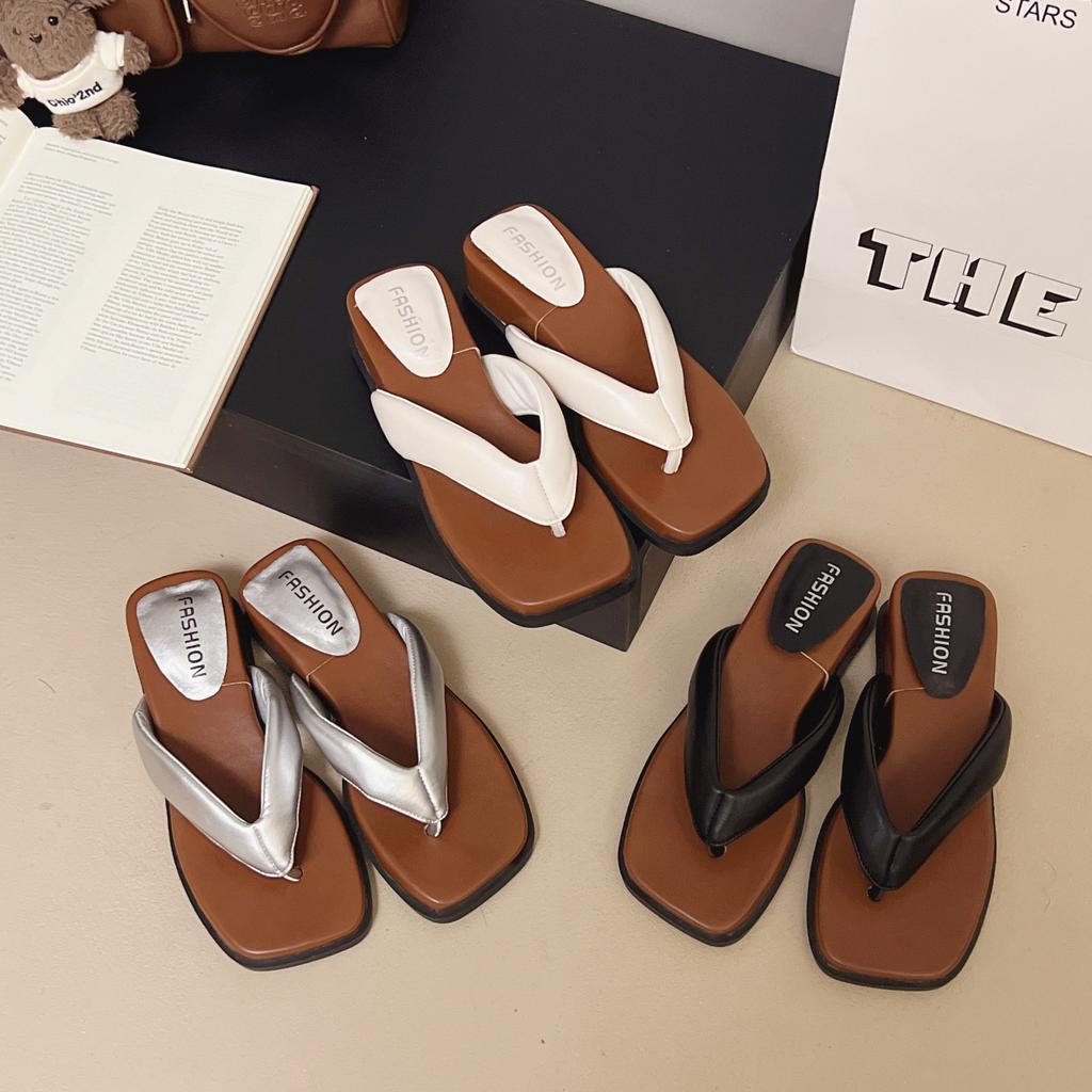 Wunderschöne, dicksohlige, keilabsatz-coole Hausschuhe für Damen-Sommer-Outdoor-Bekleidung, Zehensteg-Flip-Flops zum Reinschlüpfen für Damen, 2025 neue Strand-Silber-Hausschuhe