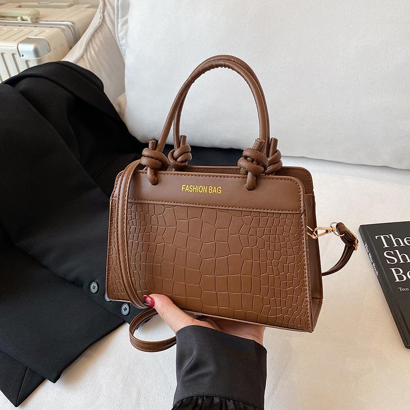 

Versatile simple portable women s bag 2025 popular new trendy fashion commuter practical shoulder bag crossbody small square bag коричневый