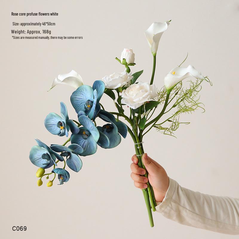 Luxuriöser künstlicher Blumenstrauß zur Dekoration von Wohn- oder Esszimmer