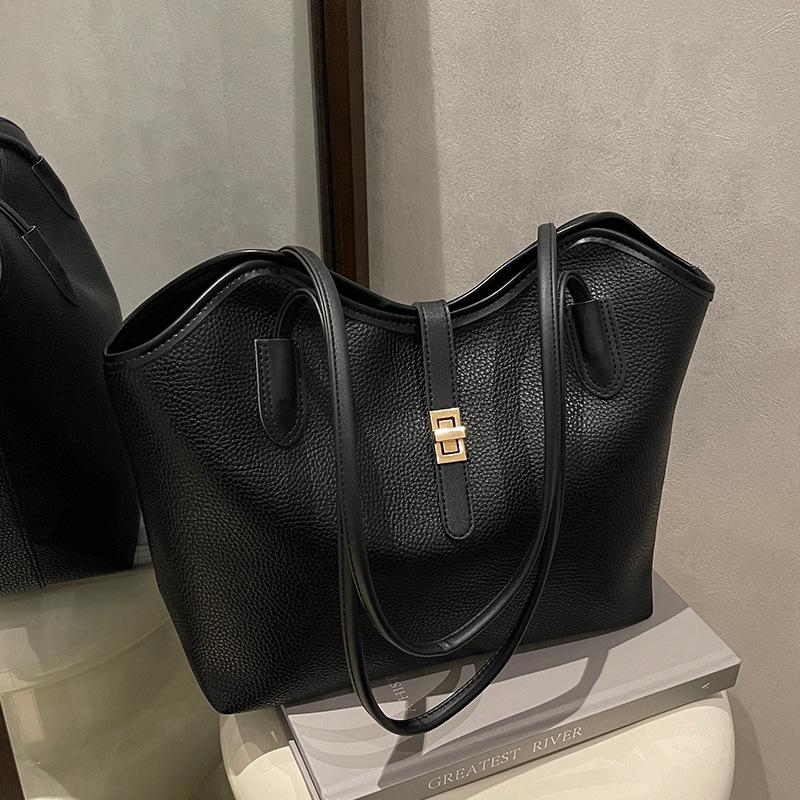 

Large capacity bag women s 2025 autumn and winter new trendy Korean version fashion tote bag women s niche versatile shoulder handbag чёрный