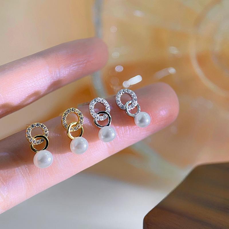 Temperament Double Rings Connected Pearl Earrings for Women with Niche Design and High-end
