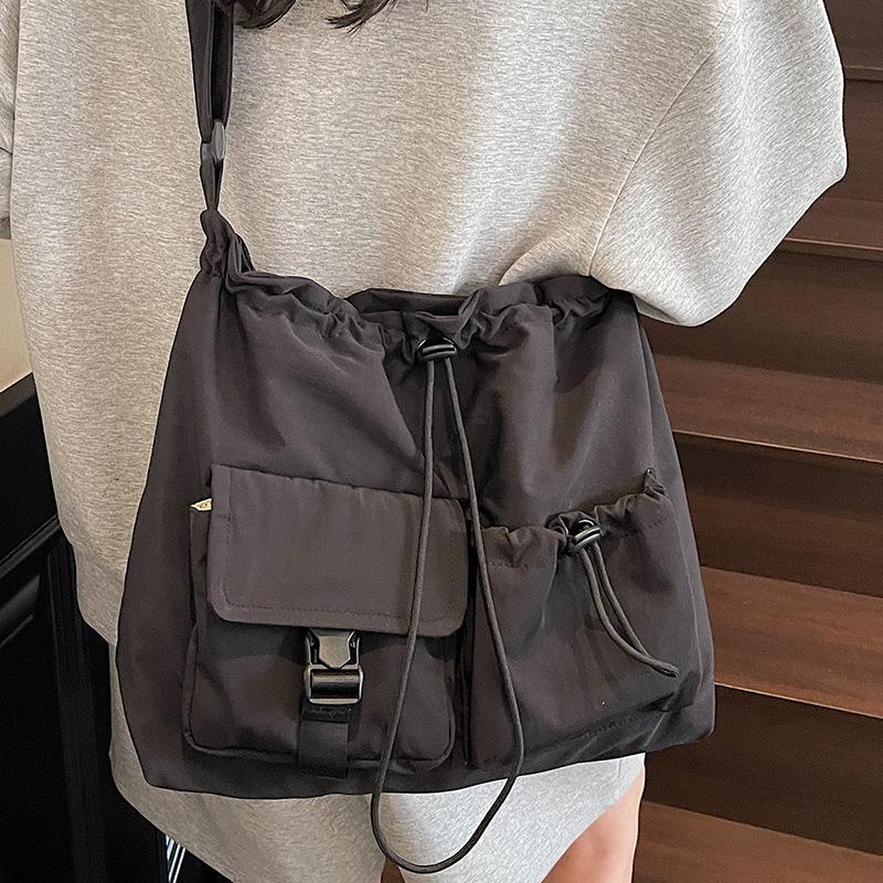 Large capacity waterproof nylon cloth drawstring shoulder bag 2025 new travel leisure fashion tote bag