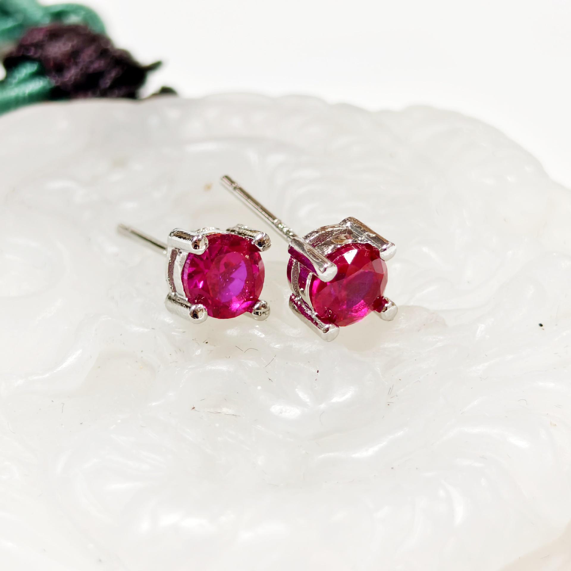 Gesi En Vintage Square Stud Earrings: Retro High-End Luxury Accessories for Women