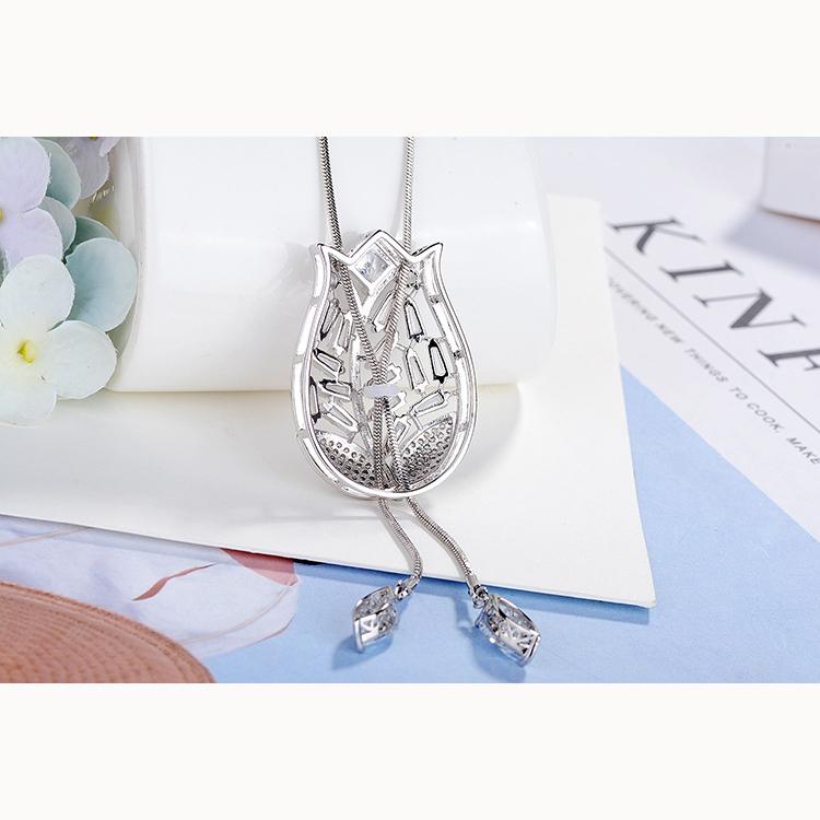 Fashionable and Elegant Tulip Autumn and Winter Zirconia Sweater Chain Female Fashion Hundred with Long Flower Necklace Temperament Accessories