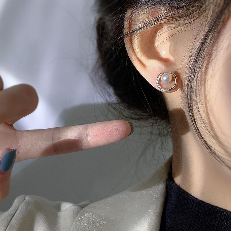 2025 Trendy Pearl Stud Earrings: High-End French Style Silver Needle Clips for Women