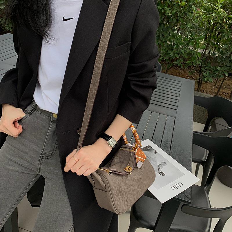Pillow Bag Women's First Layer Cowhide Handbag Shoulder Bag Oblique Span Leather Doctor Bag Large Capacity Commuter Bowling Bag