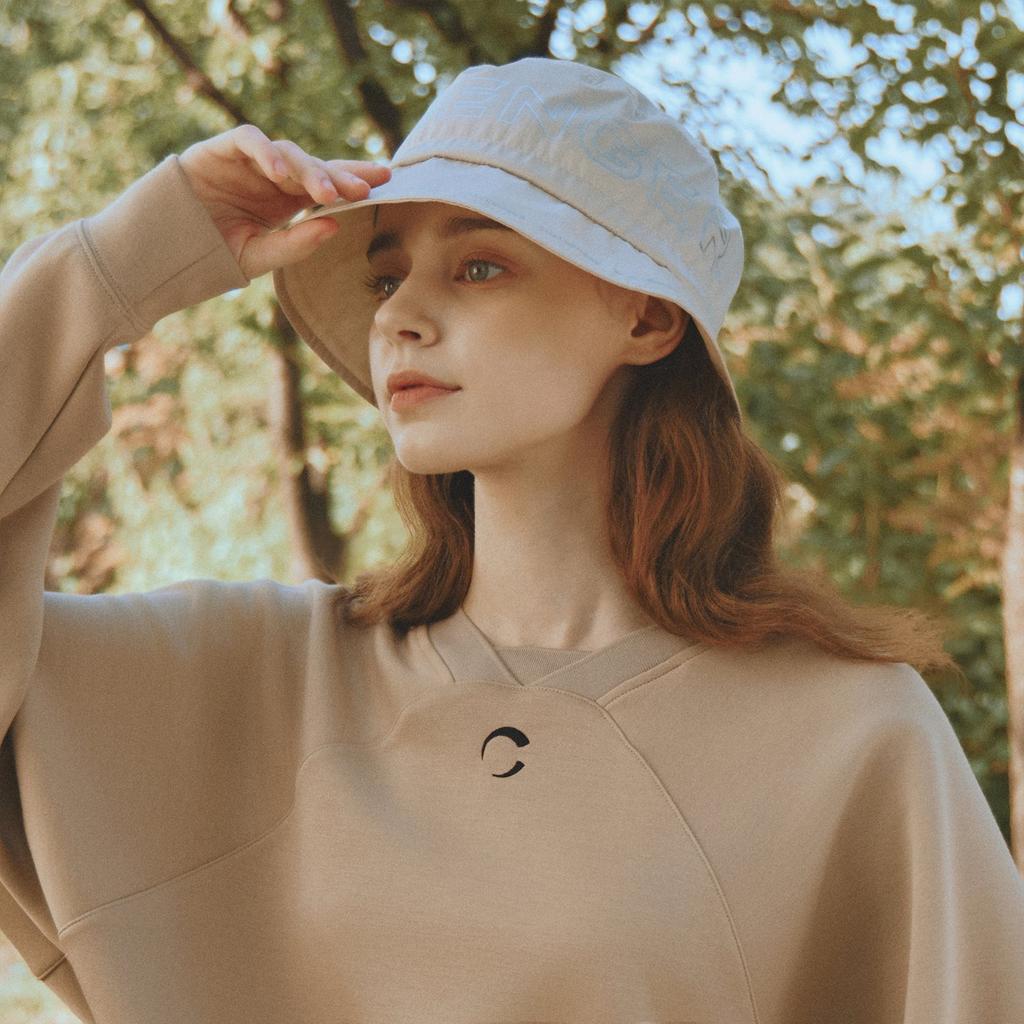 CHALLENGER Women'S Metallic Logo Point Slit Shape Adjustable String Bucket Hat Beige