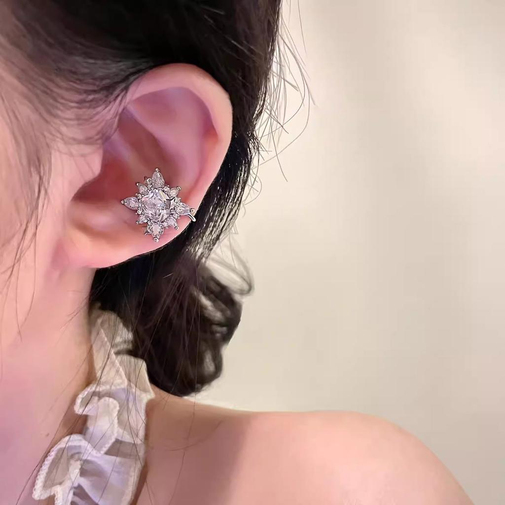 Zircon Star Clip On Earrings Fashionable Rhinestones Geometric Ear Cuff Stylish Ear Accessories for Fashion Enthusiasts