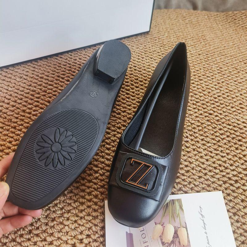 Spring and Autumn Square Toe Shoes Soft Sole Anti Slip Comfortable Work Shoes for Women Low Heeled Leather Shoes for Women