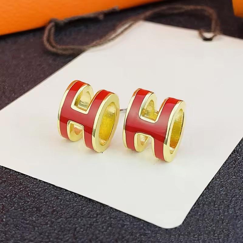 Collana a H con Intaglio Raffinato - Ciondolo Minimalista di Lusso Leggero, Catena per Clavicola in Acciaio di Titanio, Personalizzata con Design di Nicchia per Donna