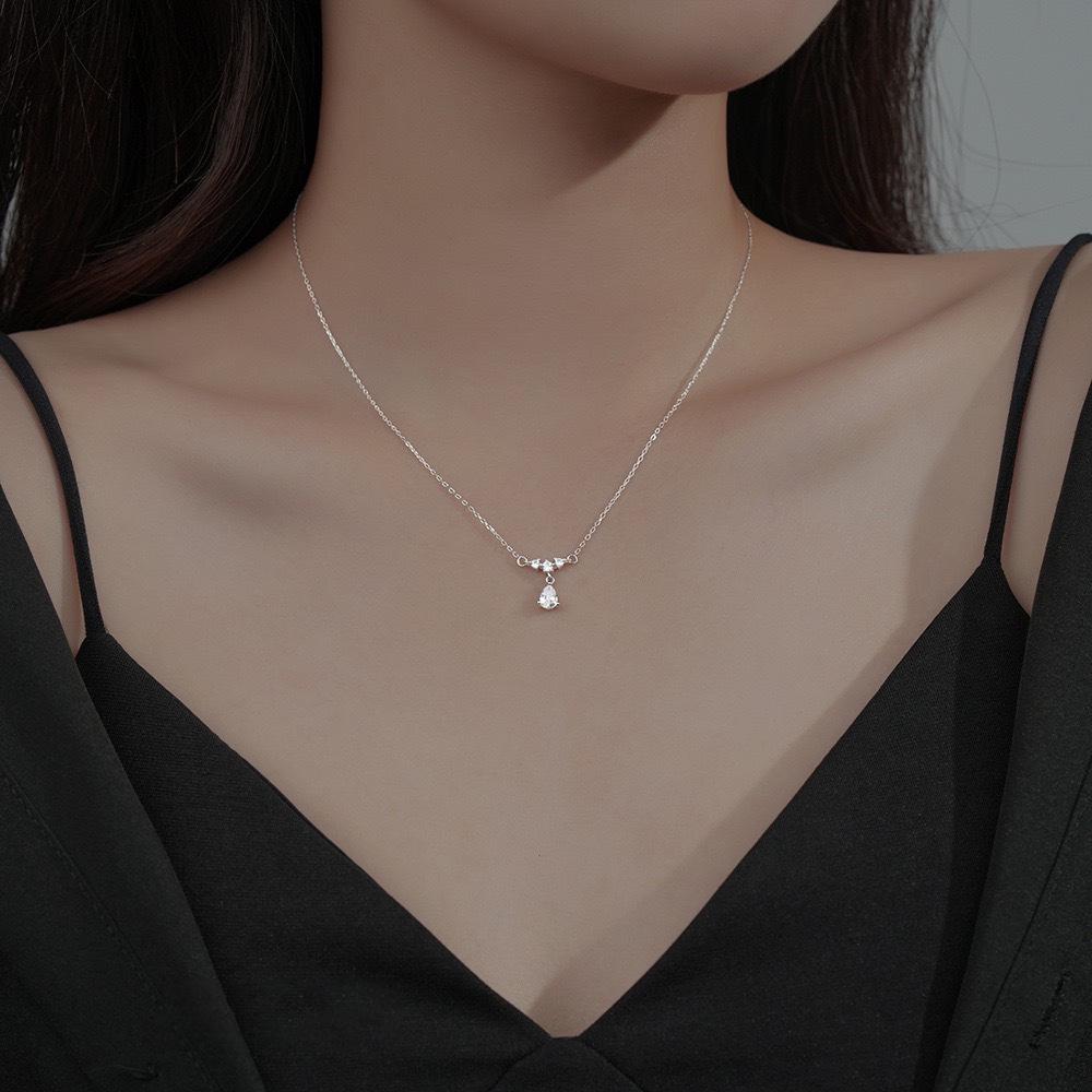 Women's S925 Sterling Silver Water Drop Pendant Necklace - Minimalist Zircon Design Clavicle Chain
