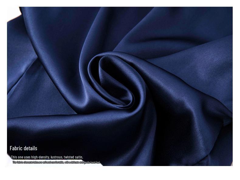 Elegantes Sommer-Bademantel mit Spitzenbesatz