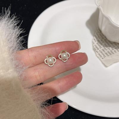 Clover Stud Earrings Leaf Pearl Earrings Summer Light Luxury Niche Design Sense Zircon Earrings