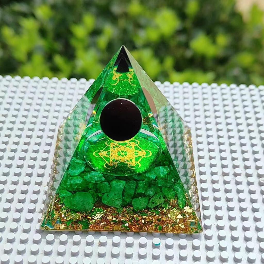Crystal Stone Pyramid Resin Decor: Home, Office, Car Ornaments