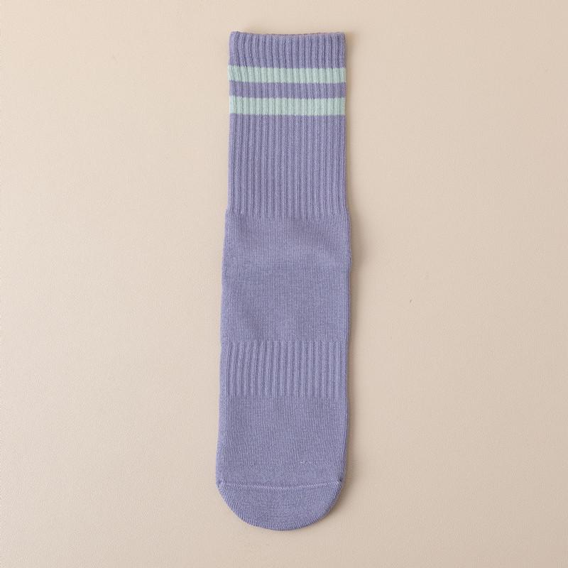 

Женские нескользящие махровые носки для йоги - силиконовая накладка, чистый хлопок, средняя длина, для занятий фитнесом и пилатесом в помещении. 36-40 фиолетовый