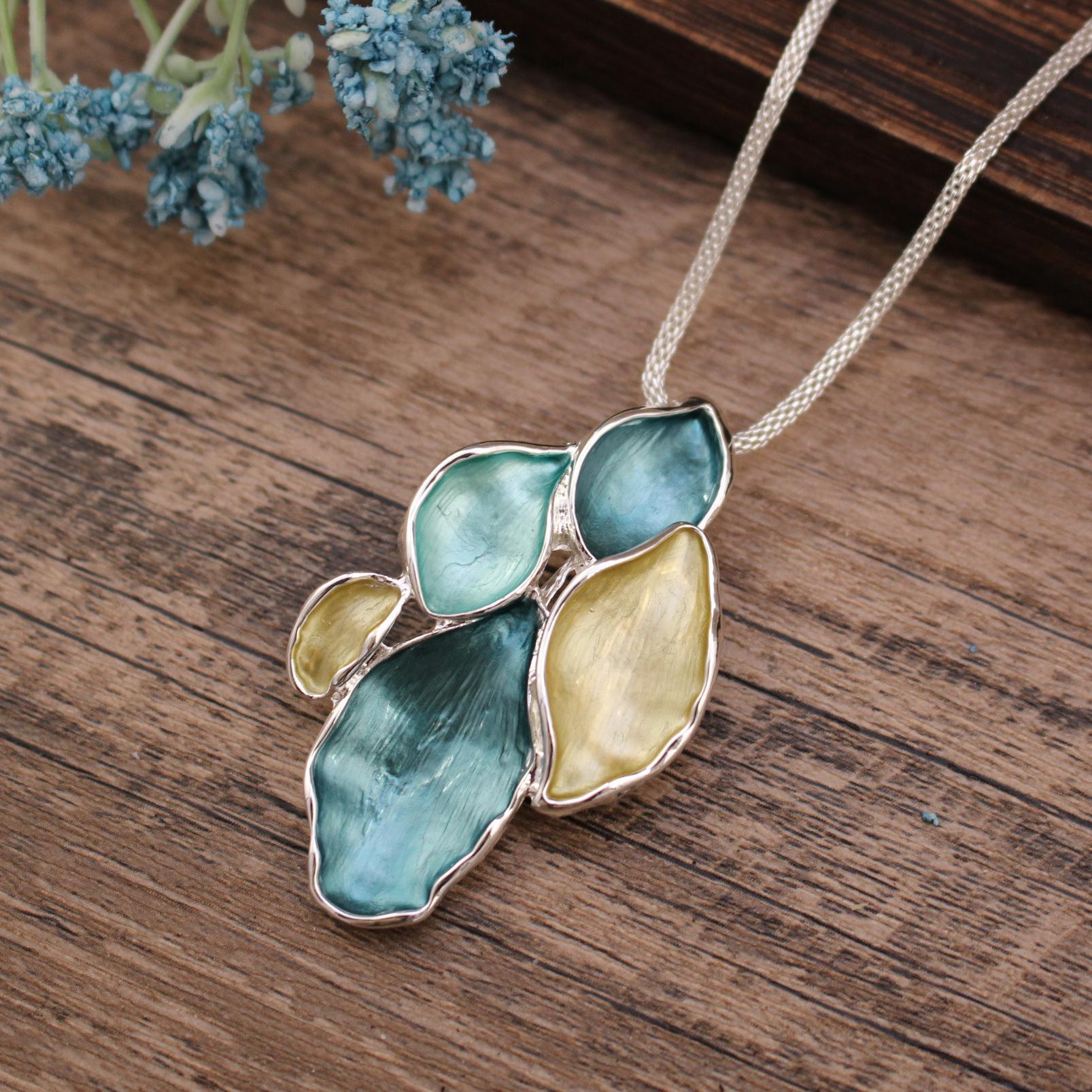 

New color painting oil irregular petal alloy pendant spring and summer small fresh women versatile simple necklace
