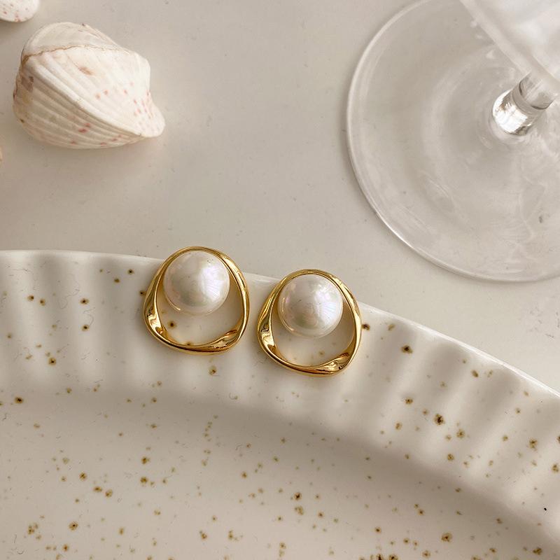 Imitation Pearl Earring For Women 2022 New Gold Colour Round Stud Earrings Christmas Gifts Irregular Design Unusual Earrings