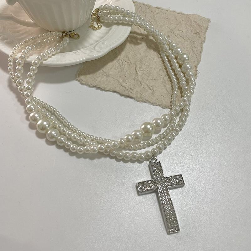 Retro Crystal Crosses Pendant Necklace Featuring Multilayer Faux Pearls Clavicle Chain For Elegant Jewelry Collection