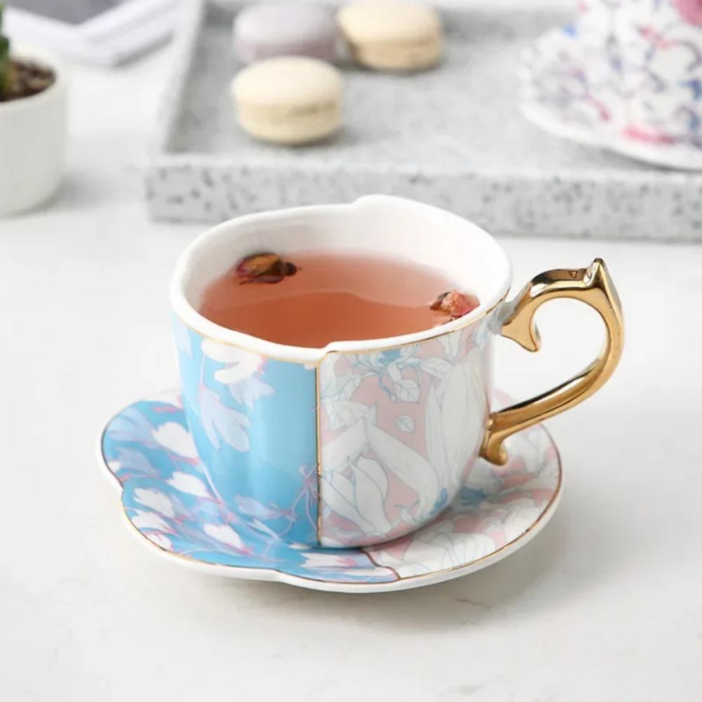 Luksusowy ceramiczny kubek ze spodkiem, europejski retro popołudniowy zestaw filiżanek do kawy i spodków, zestaw filiżanek dla par, kreatywne naczynia do picia